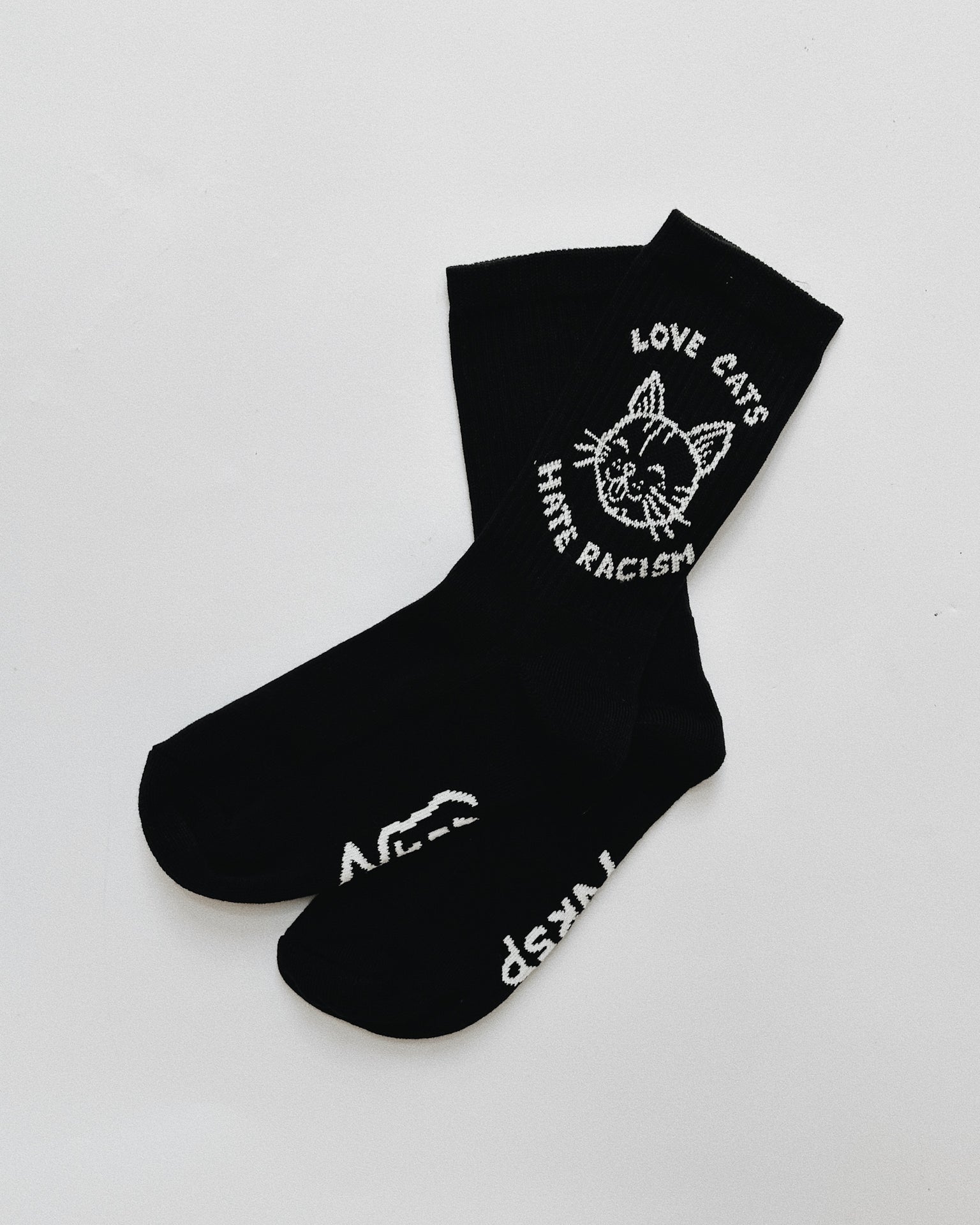 Love Cats Hate Racism Socken
