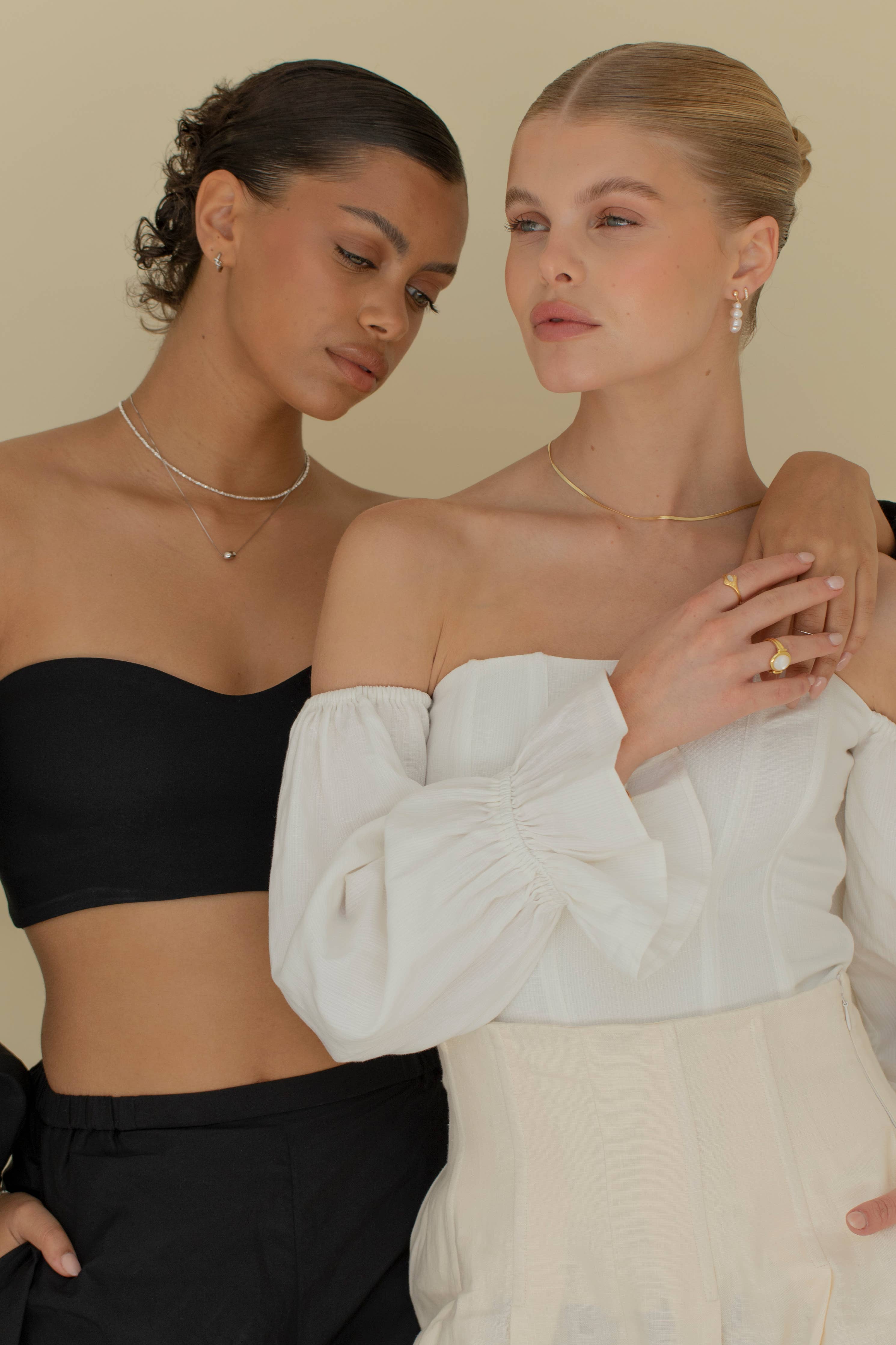 LUNA Mini - Geknüpfte Hoops aus Silber