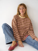 Míriam Brown and Pink T-shirt
