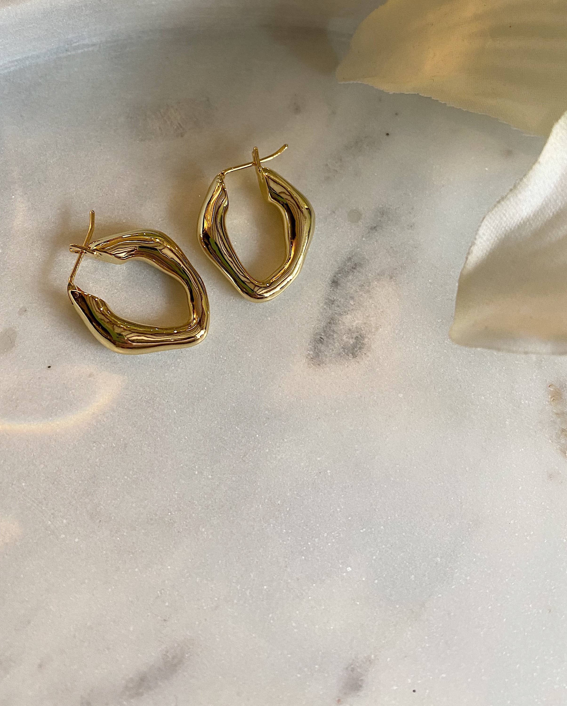 Signature Creolring aus Gold — Liv