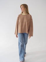 Míriam Brown and Pink T-shirt