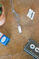 Nokia 3310 Pendant Necklace Silber – Rückseite des Stainless Steel Anhängers auf 60cm Curb Chain