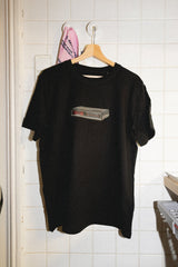 Schwarzes Wien Streetwear Loose Fit T-Shirt auf Bügel, Radiowecker-Print 13:12 auf der Brust, Bio Baumwolle
