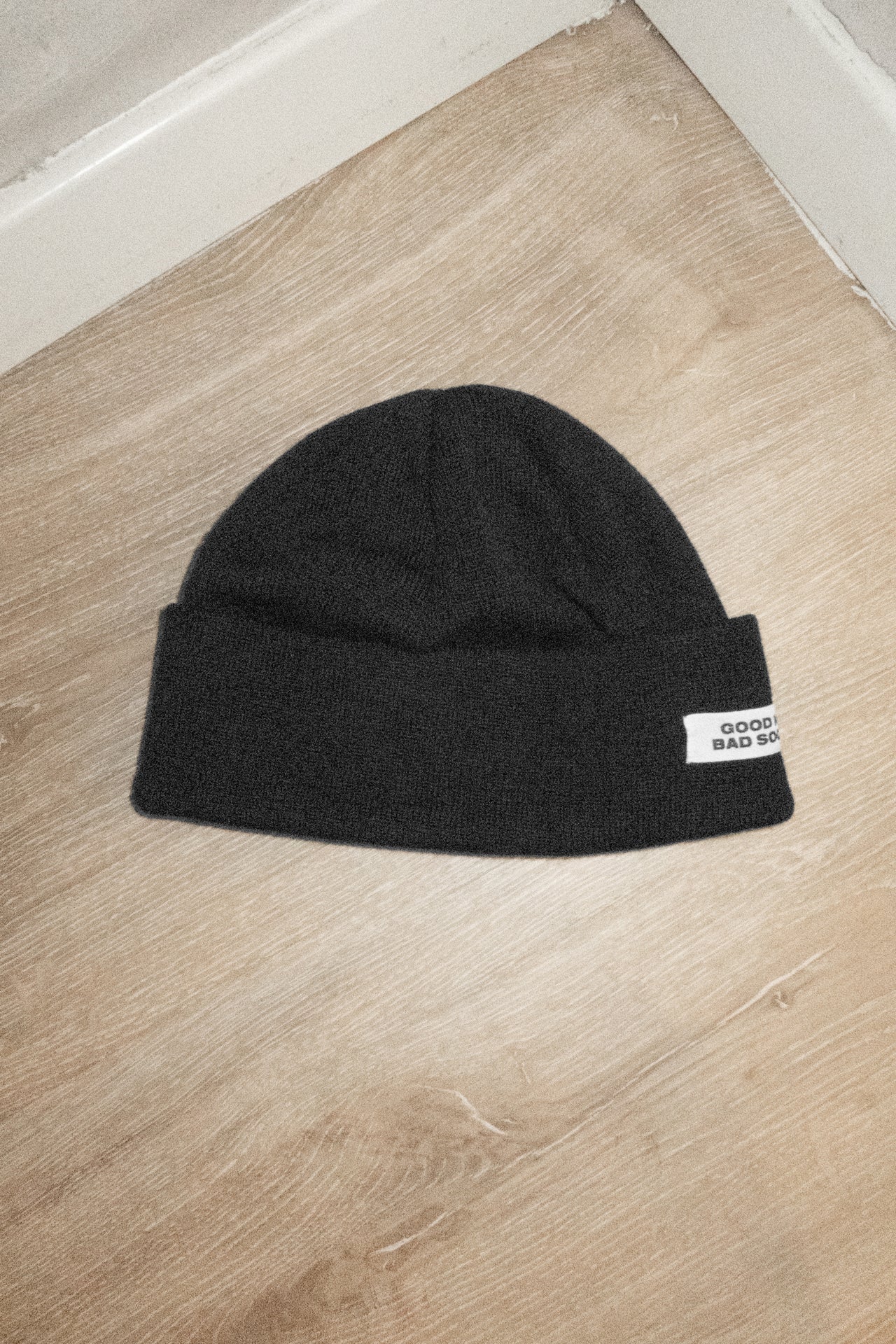 CROPPED MERINO WOOL BEANIE
