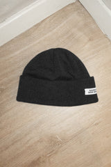 CROPPED MERINO WOOL BEANIE
