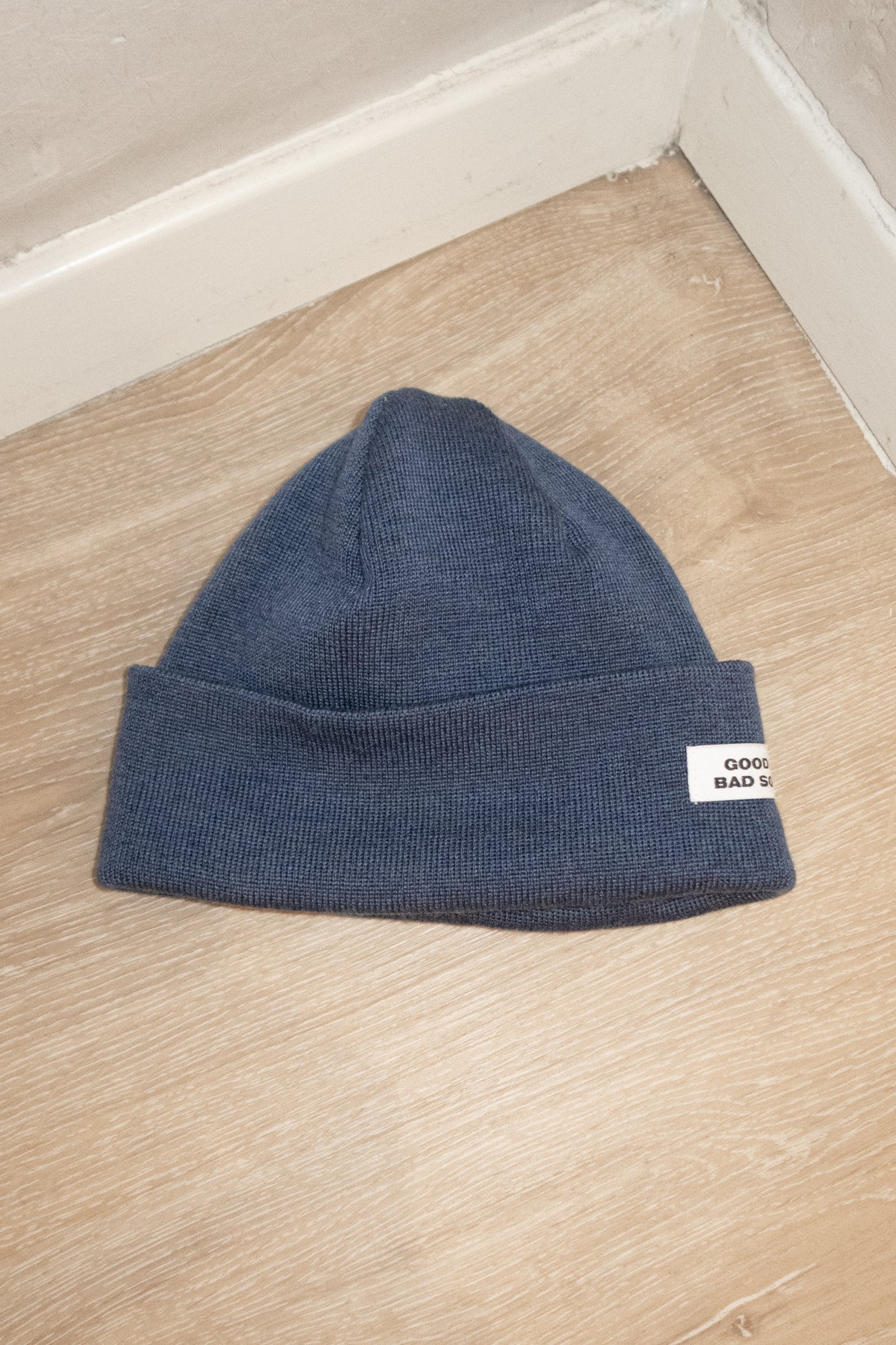 CROPPED MERINO WOOL BEANIE