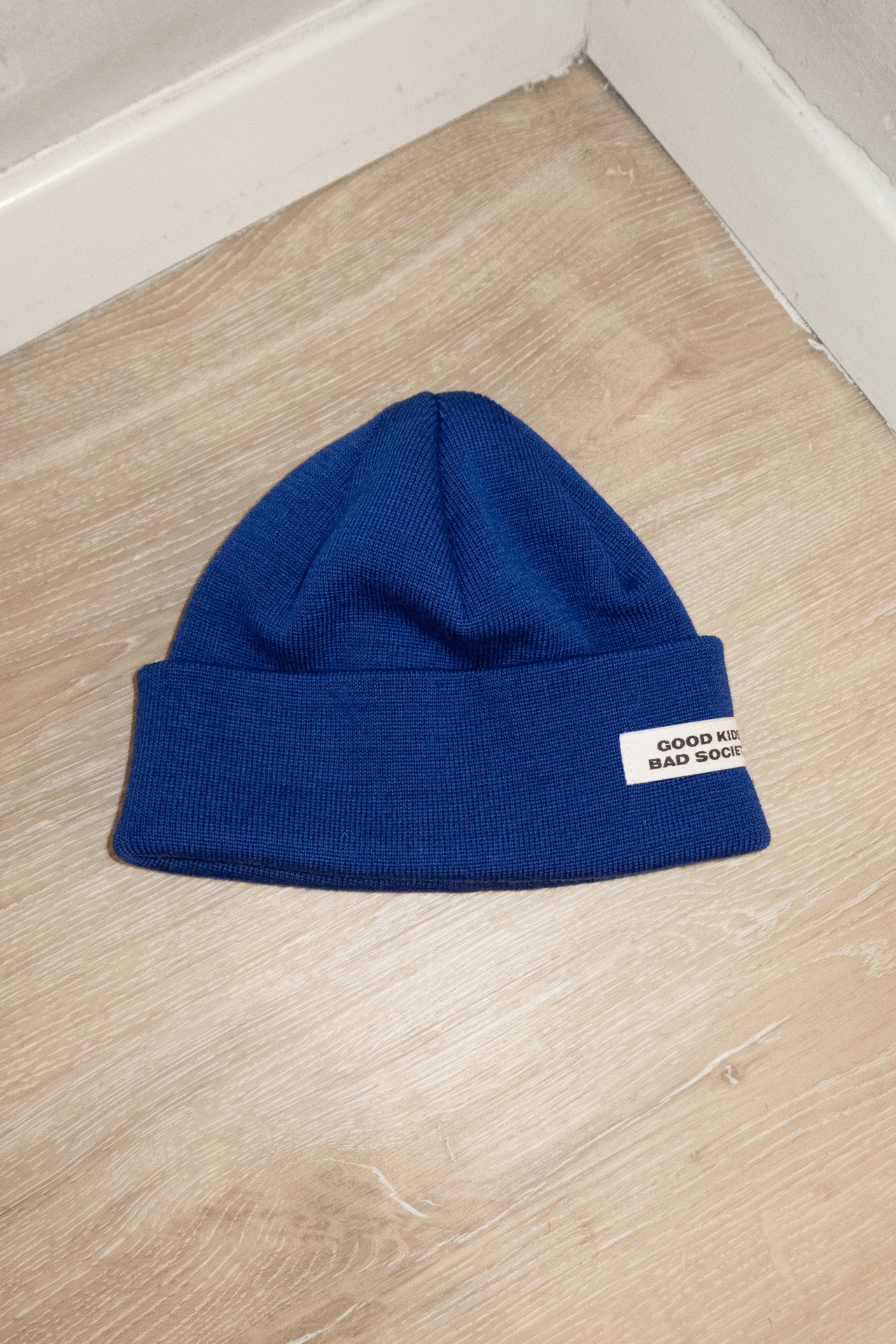 CROPPED MERINO WOOL BEANIE