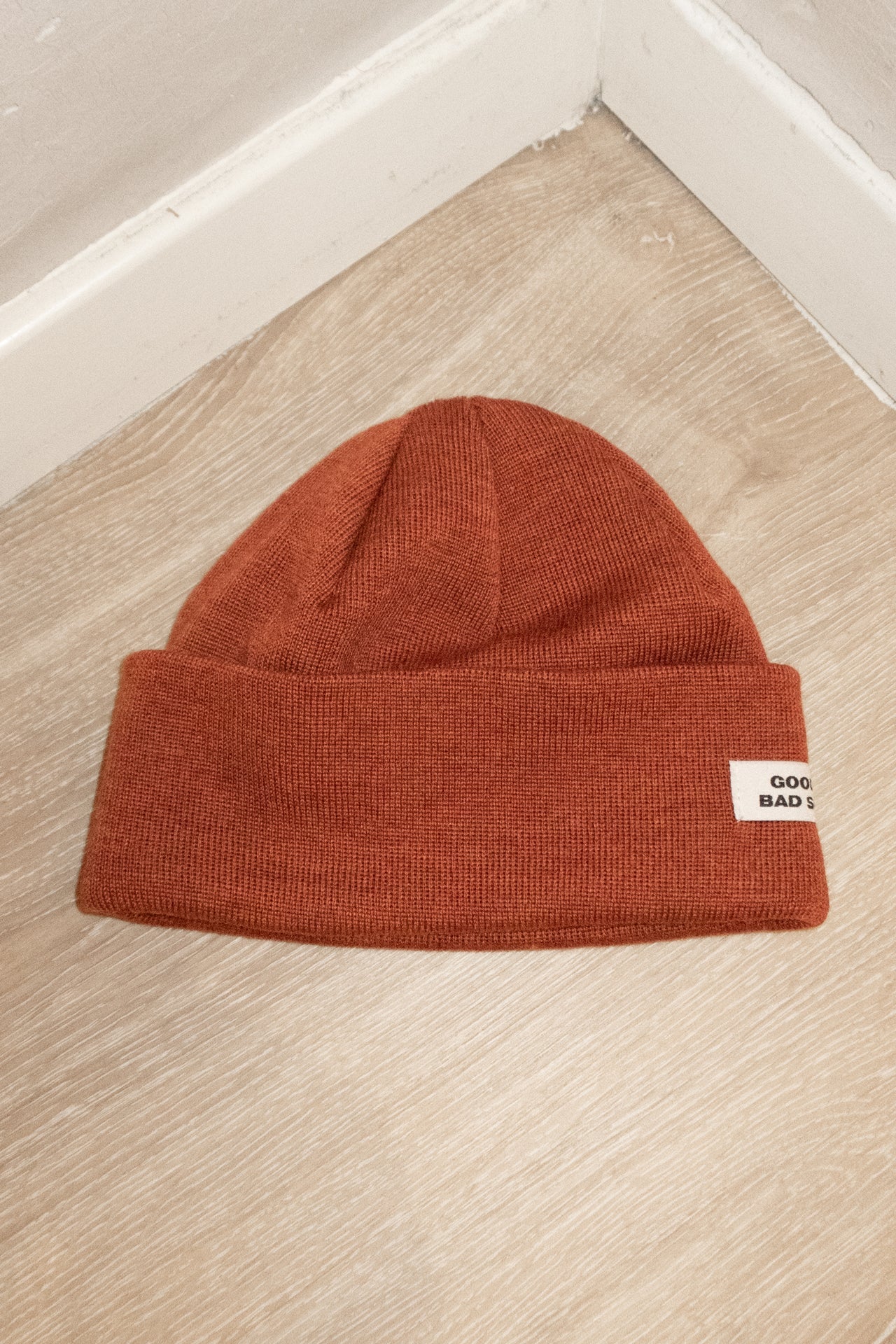 CROPPED MERINO WOOL BEANIE