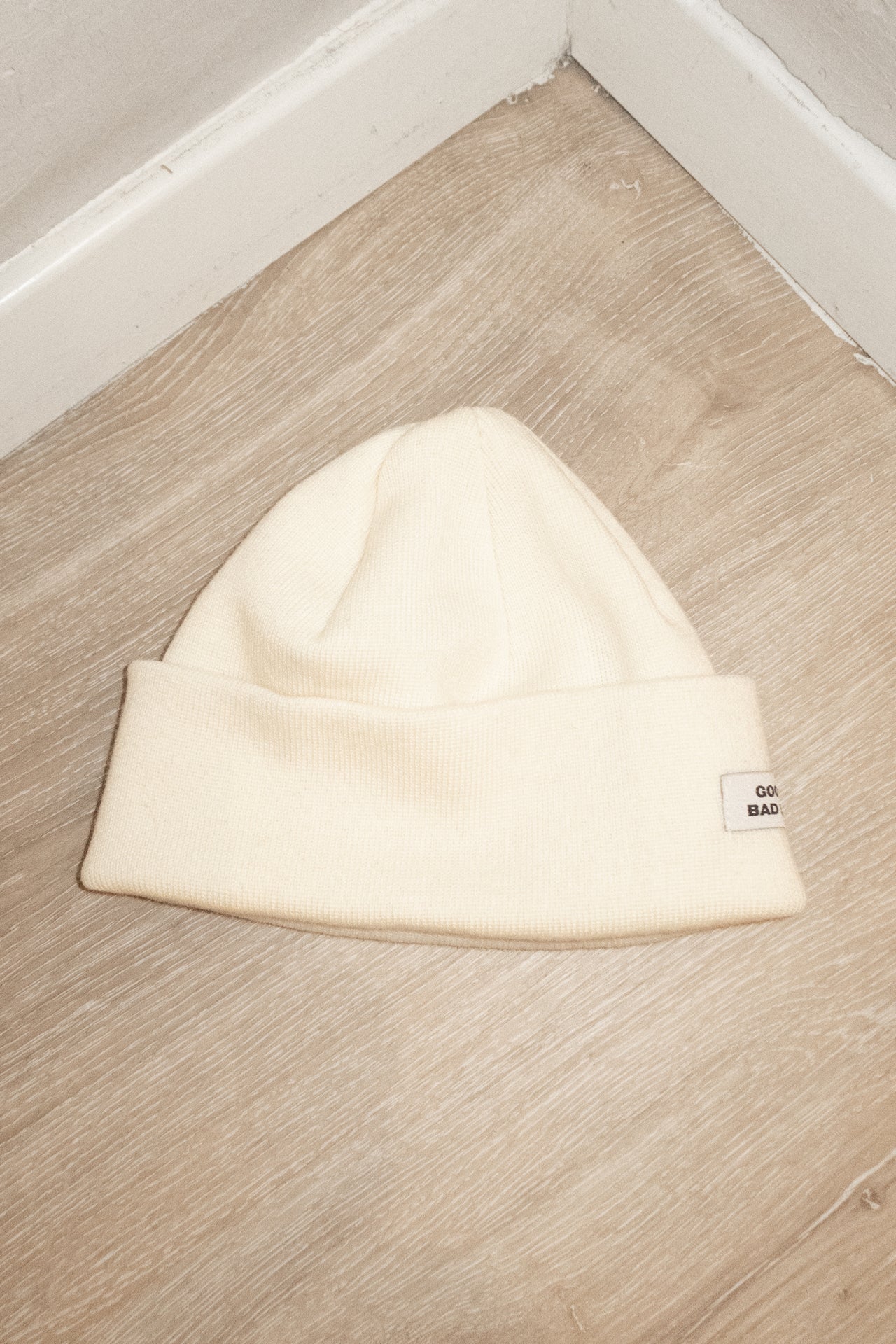 CROPPED MERINO WOOL BEANIE