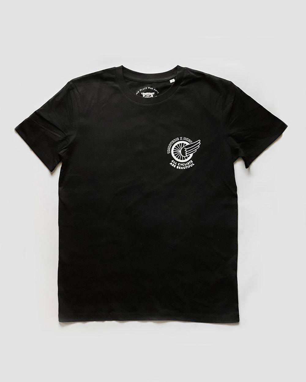 All Cyclists Are Beautiful T-Shirt Schwarz von NKSP am Model