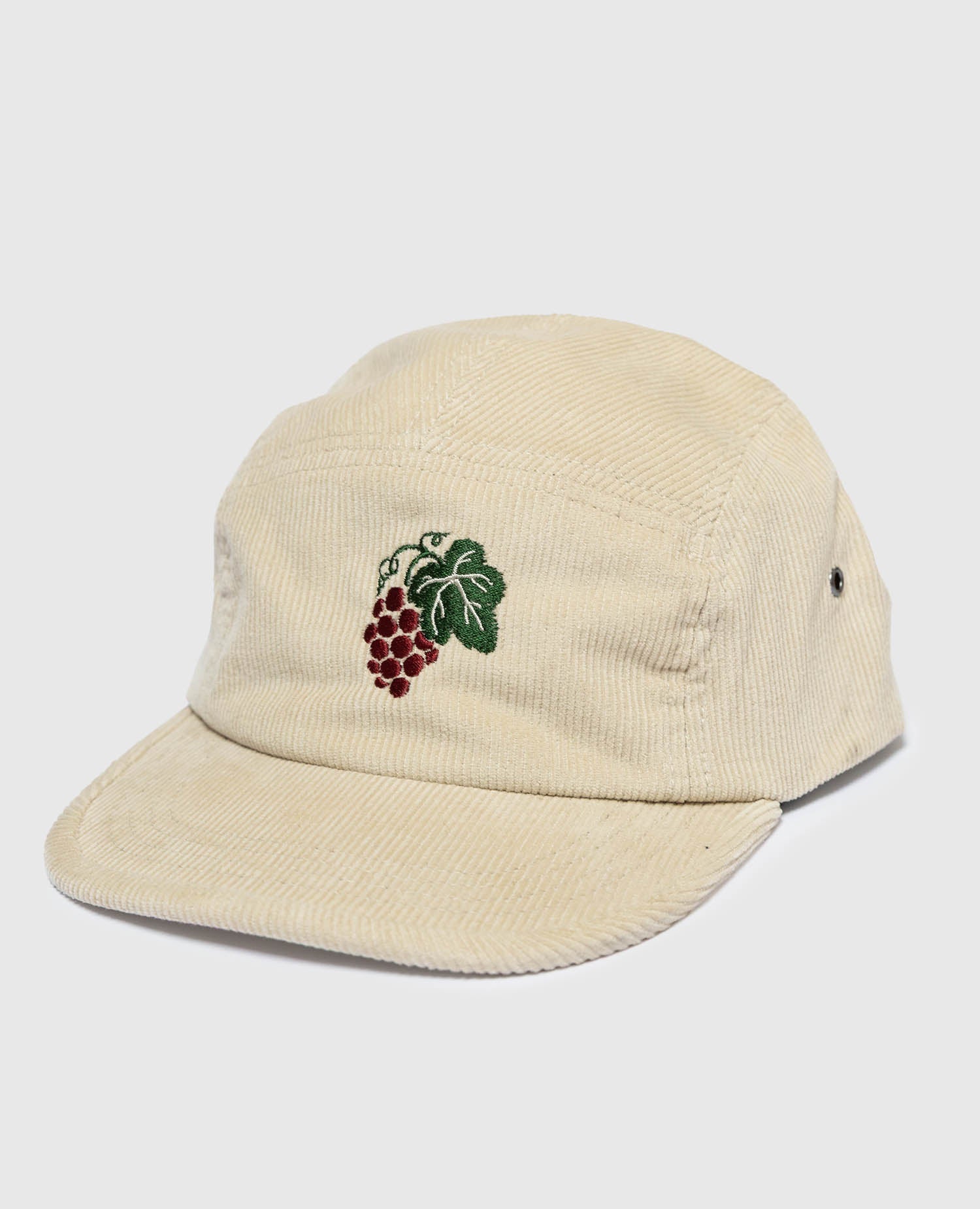 Weinrebe 5 Panel Cap Creme von NKSP – gestickte Weintraube mit Weinblatt auf Cord