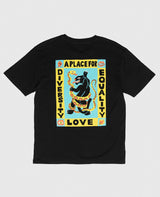 A Place For Diversity T-Shirt Schwarz von NKSP – Rückansicht flach gelegt mit buntem Druck