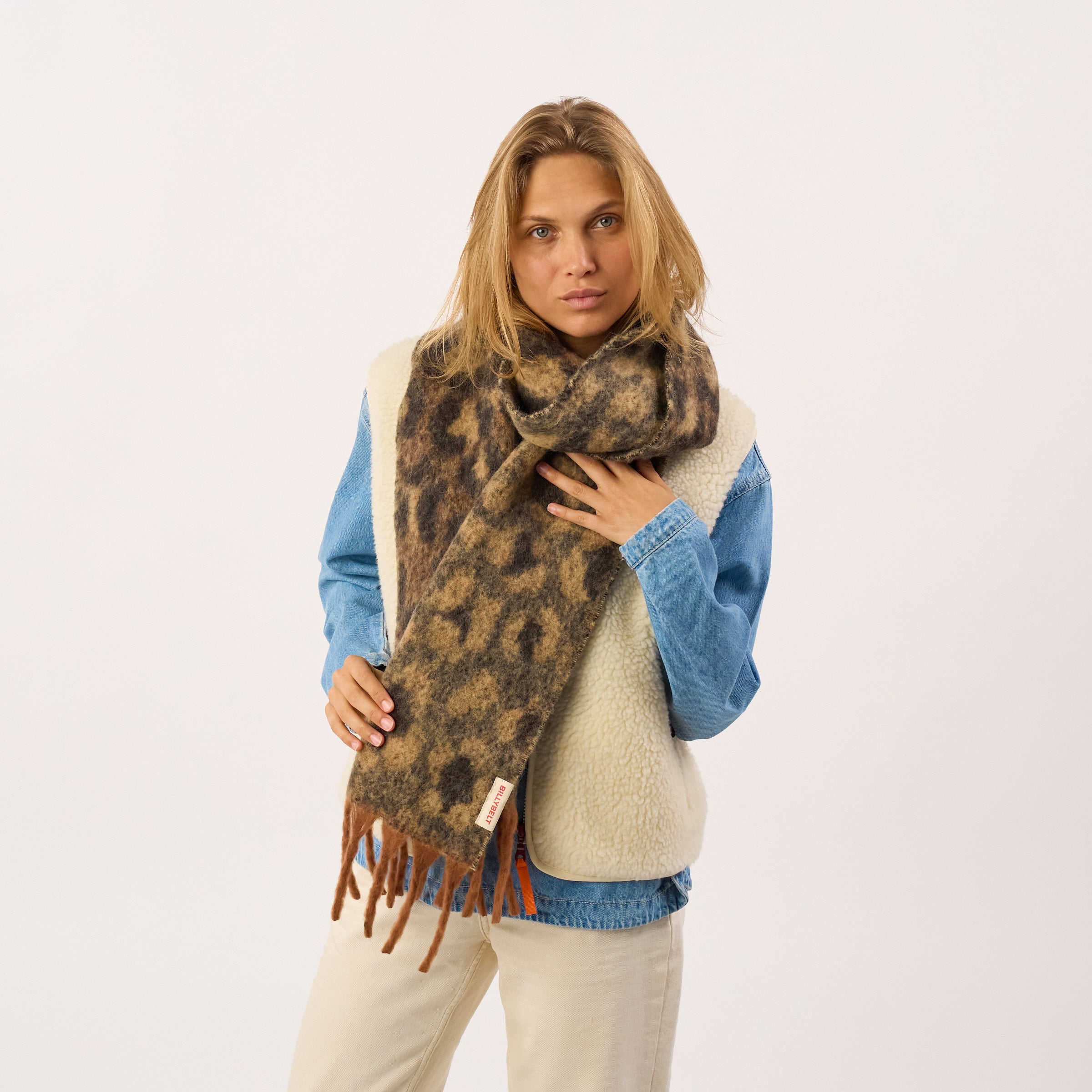Scarf Leopard