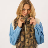 Scarf Leopard