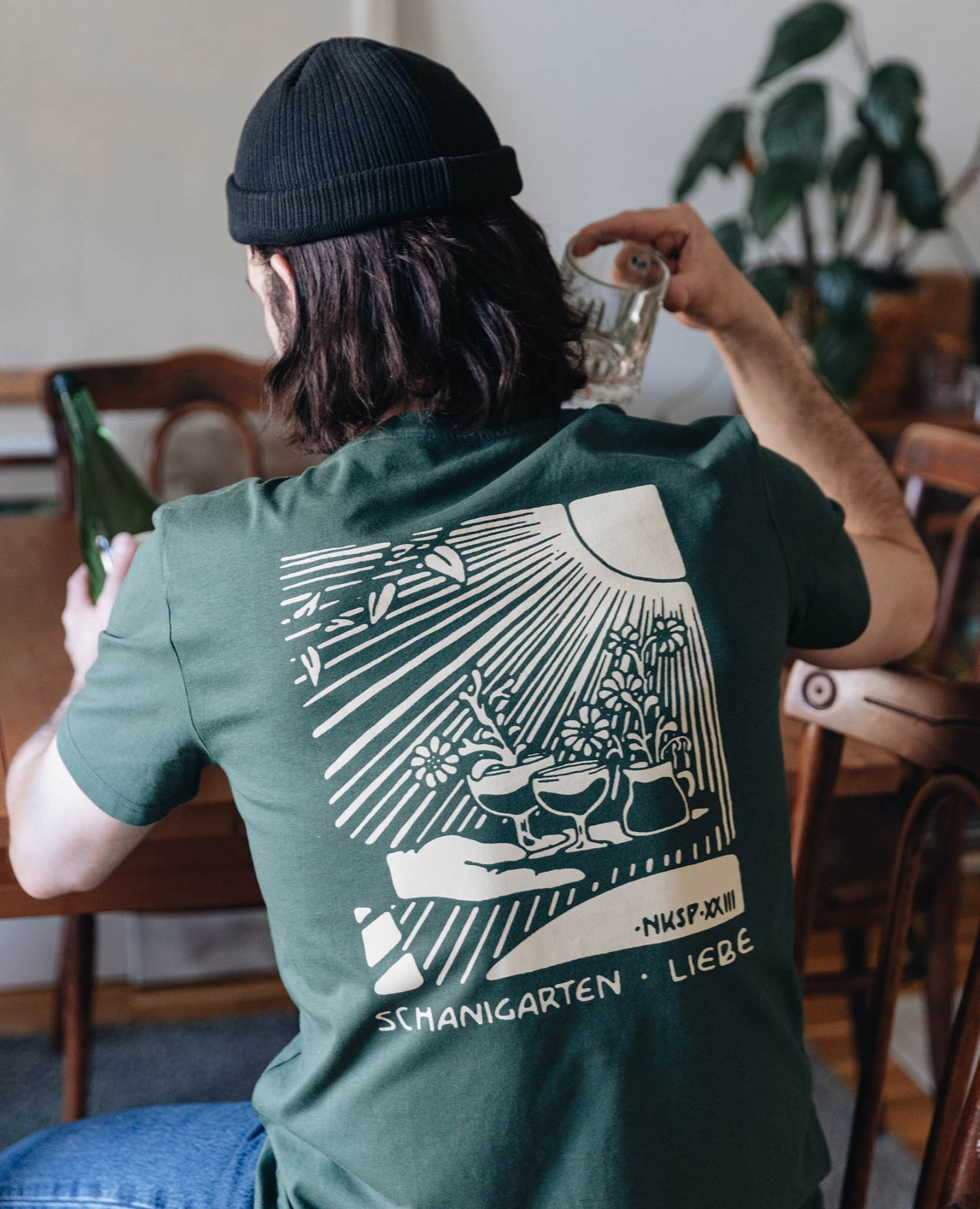 Schanigarten Liebe T-Shirt Grün von NKSP – Vorderansicht