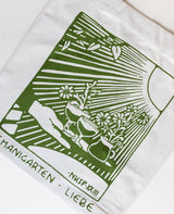 Schanigarten Liebe Tote Bag Natur von NKSP – Nahaufnahme des grünen Schanigarten-Prints