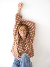 Míriam Brown and Pink T-shirt