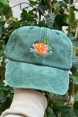 Wien Streetwear Dad Cap in Vintage Green, bestickt mit Aperol Spritz Schriftzug und Orange-Motiv, Bio Baumwolle