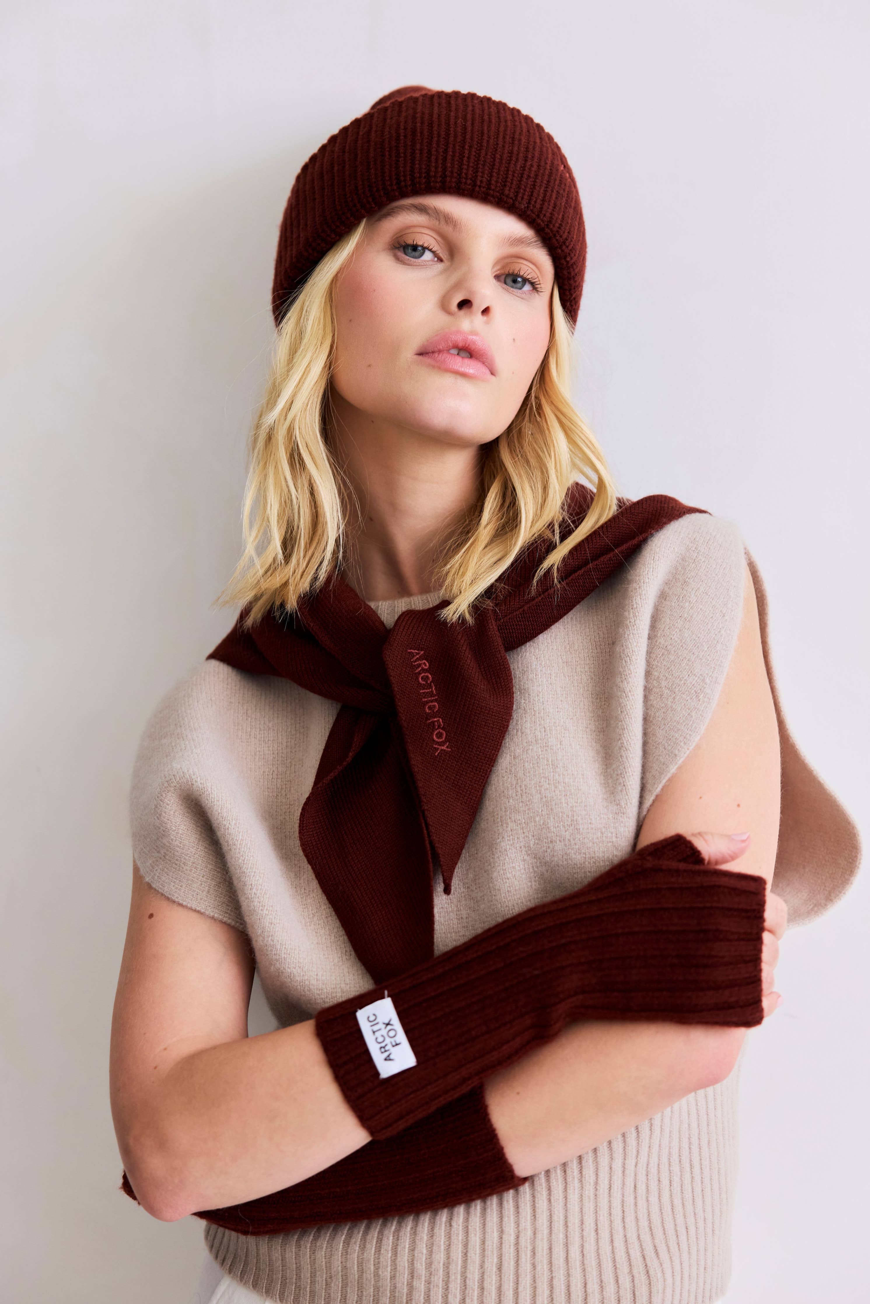 Merino Wool Triangle Scarf (S) - Black