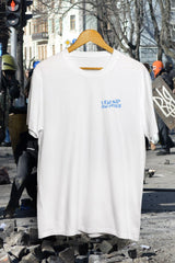 Weißes Loose Fit T-Shirt Wien Streetwear, Vorderseite mit blauem Good Kids Bad Society Schriftzug auf der Brust