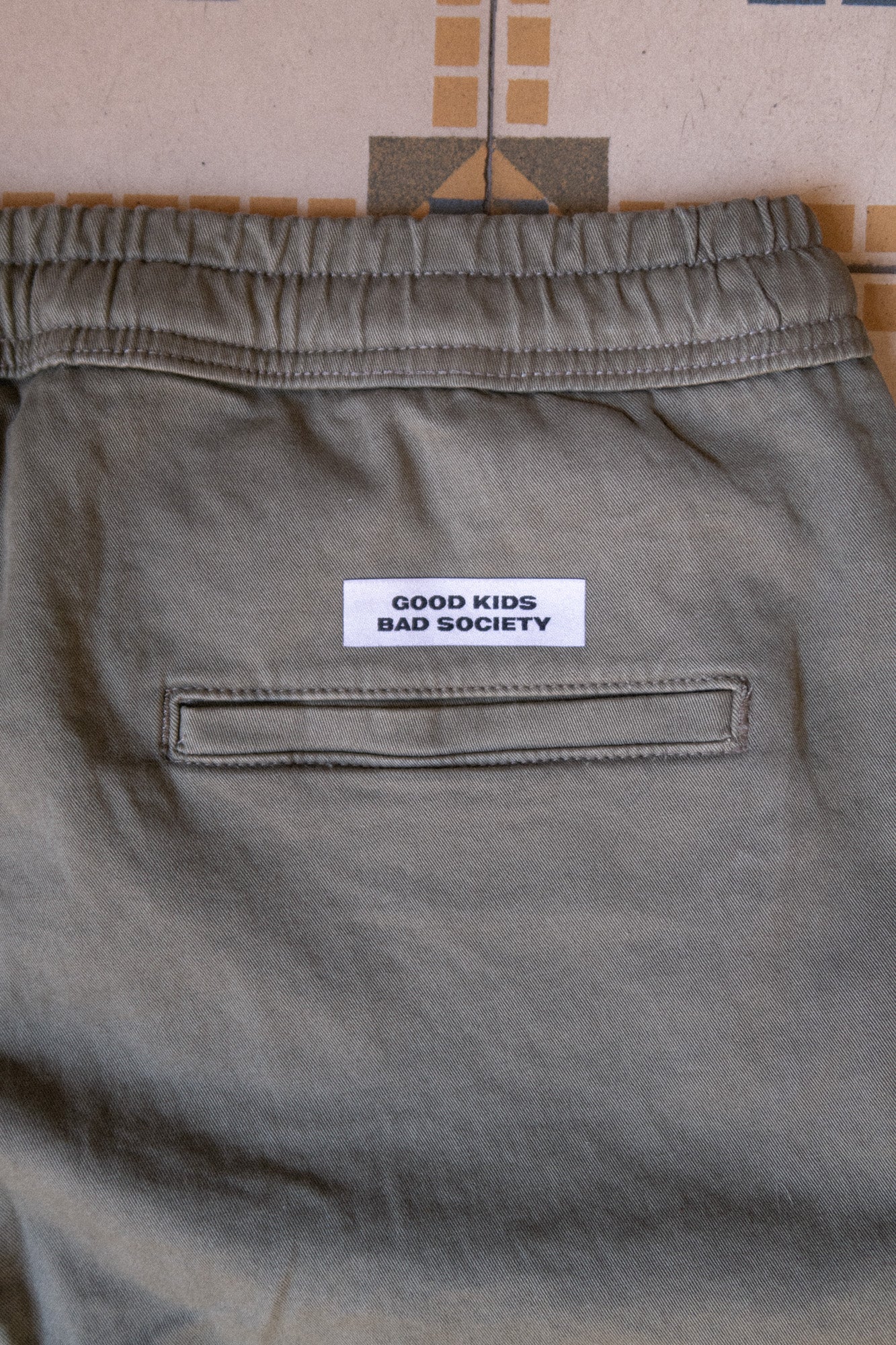 ESSENTIAL CHINO SHORTS